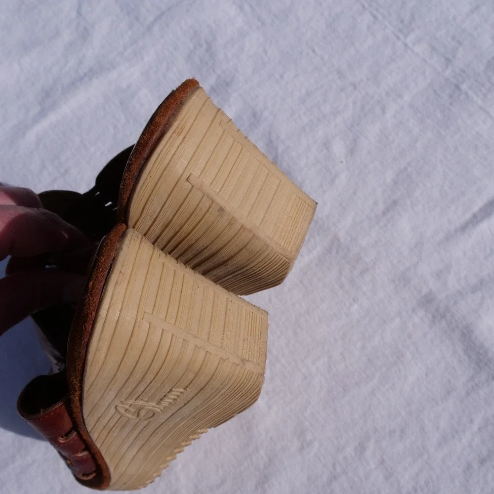 Vintage‎ 1970s Sbicca basket weave peep toe platform wedge heels
